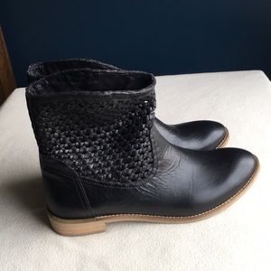 Seychelles black leather short boots, woven top, size 8.5